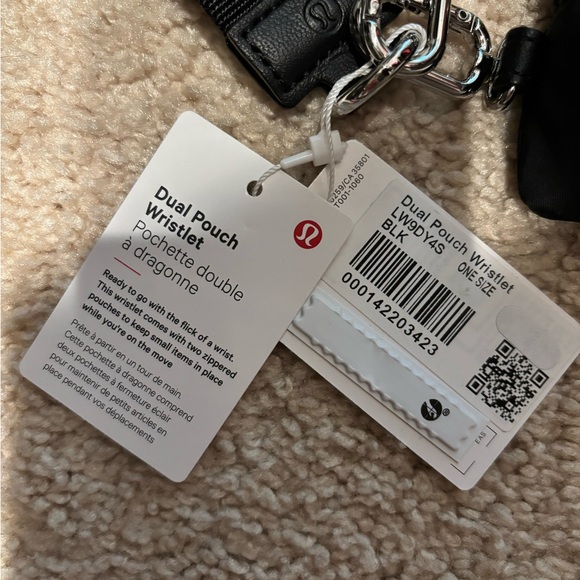 NWT Lululemon Black Dual Pouch Wristlet - Picture 4 of 4